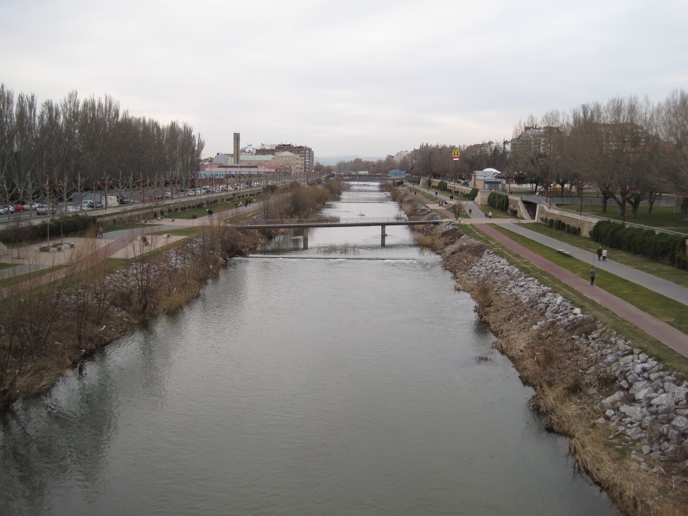 La ciudad de León contará con un coto de pesca urbano en el río Bernesga